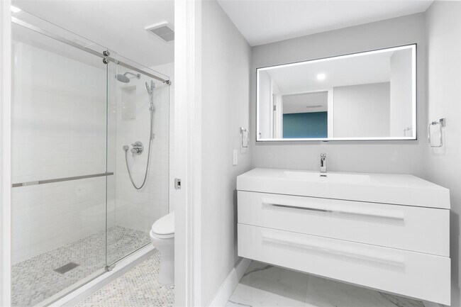 Building Photo - 777 Bayshore Dr