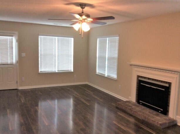 Building Photo - 12127 Landing Green Dr