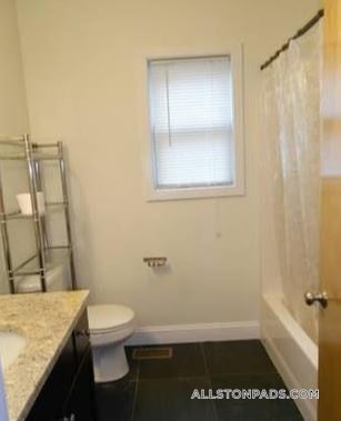 Building Photo - 24 Ashford St