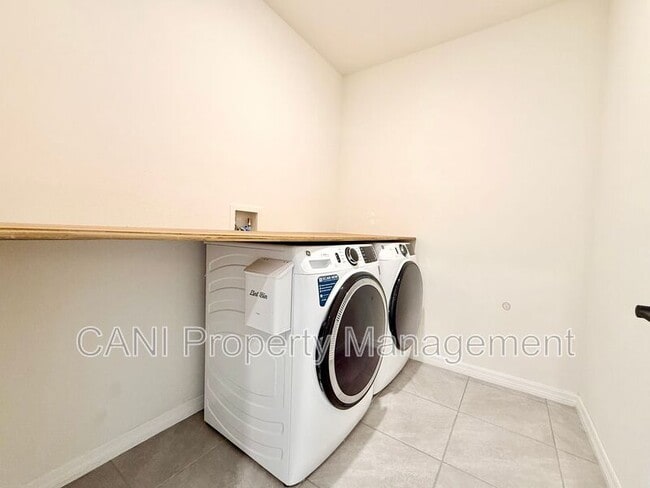 Building Photo - 245 Carabelle Ct