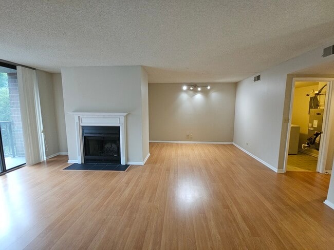 Building Photo - 511 Aurora Ave