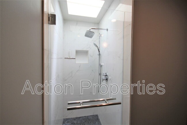 Building Photo - 1074 Highlands Cir