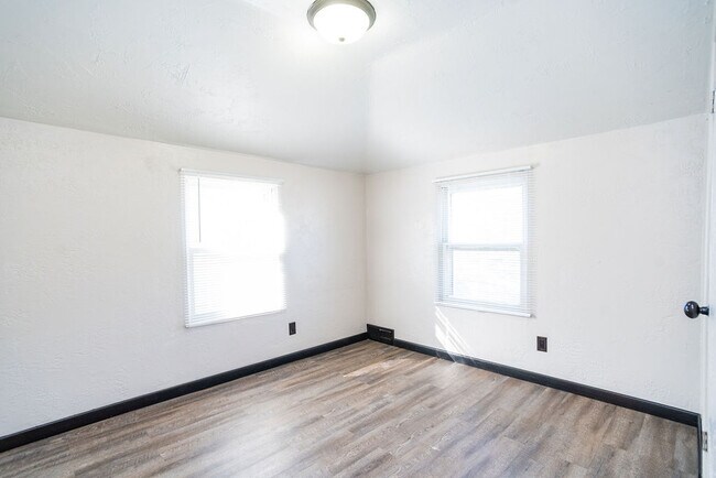 Building Photo - 1309 S Gary Dr