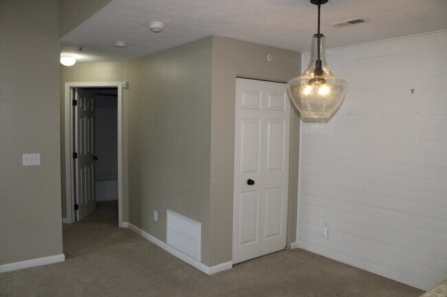 Building Photo - 14943 Lenox Dr