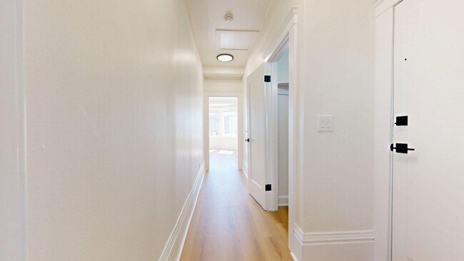 Building Photo - 1047 Bush St