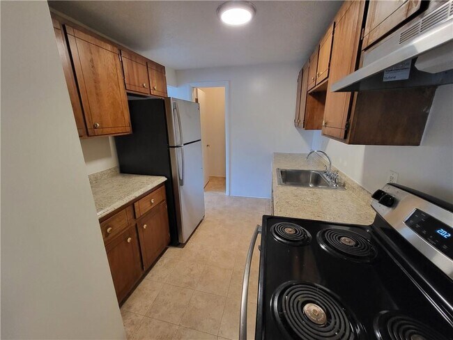 Building Photo - 7554 Victor Mendon Rd