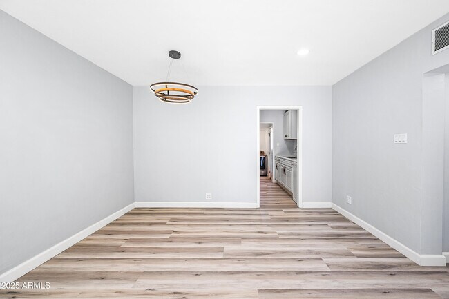 Building Photo - 1608 E Hudson Dr