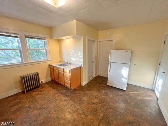 Building Photo - 638 Paulison Ave