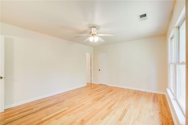 Building Photo - 2462 Empire Forest Dr