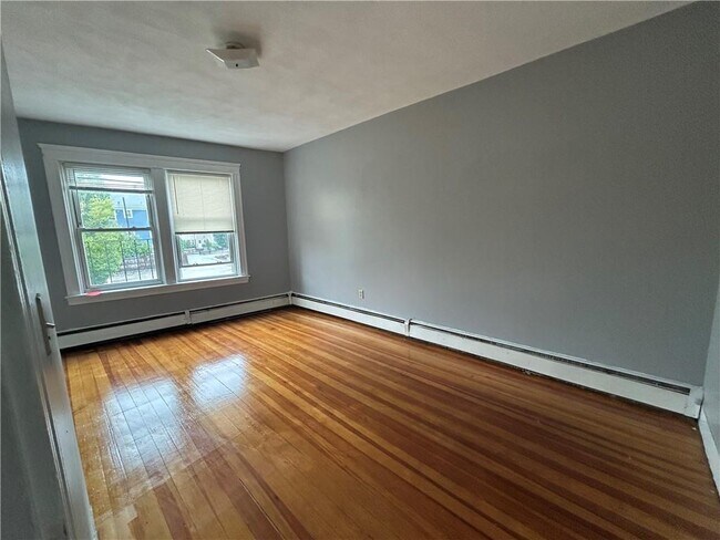 Building Photo - 915 Dexter St