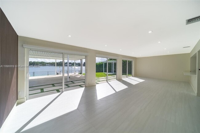 Building Photo - 5020 SW 92nd Ave