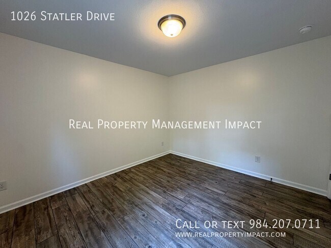 Building Photo - 1026 Statler Dr