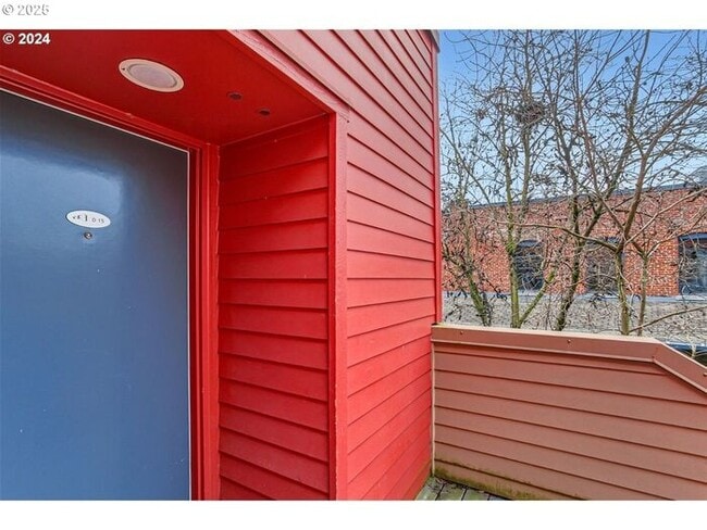 Building Photo - Modern Waterfront Living at The McCormick Pier! Call TODAY to schedule a tour! 503-664-4101