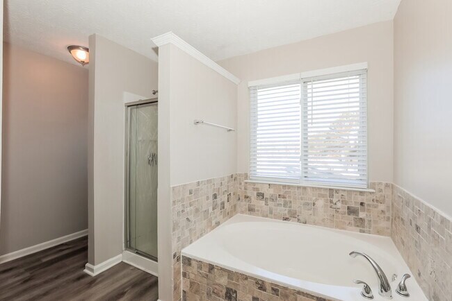 Building Photo - 7078 Shore Rd