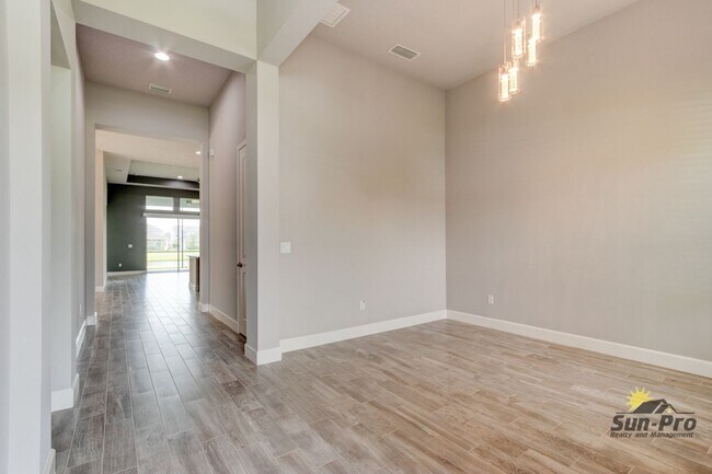 Building Photo - 6263 W Fallsgrove Ln