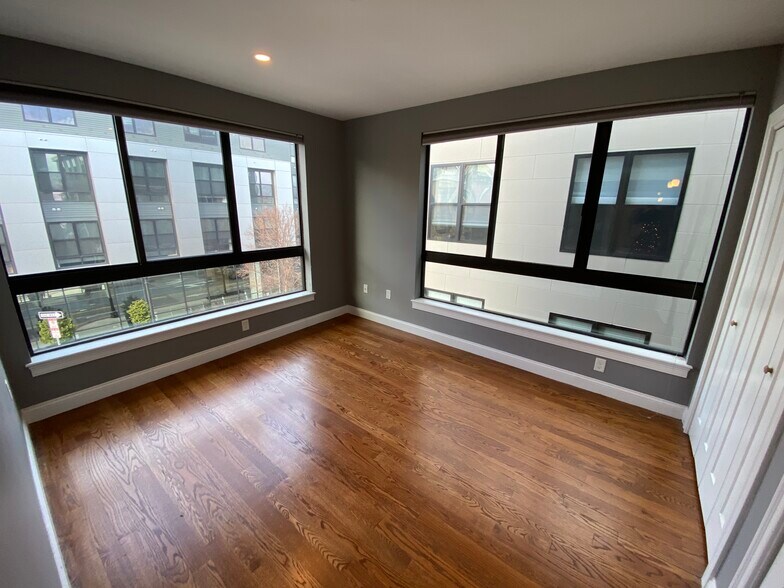 Building Photo - 303 D St