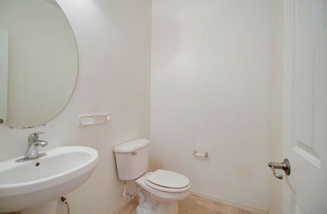Building Photo - 5659 S 239th Dr