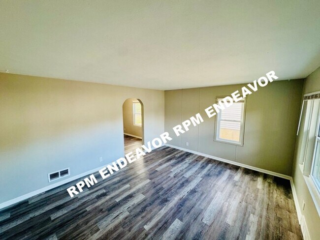 Building Photo - 2Bed/1Bath Available NOW!