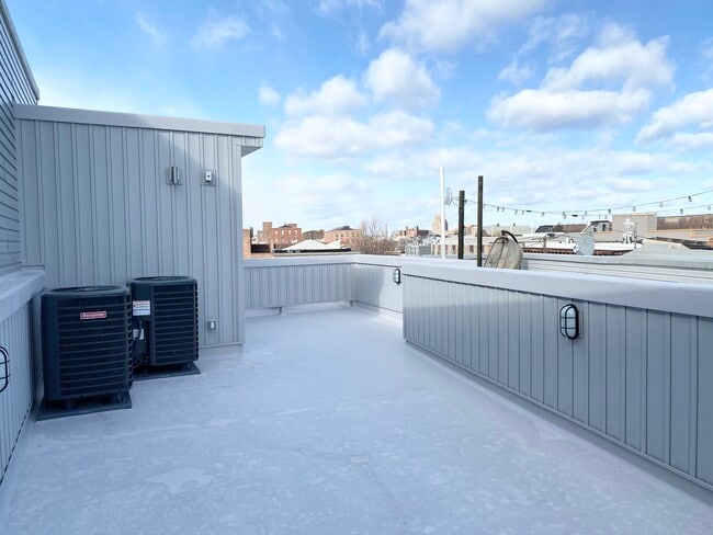 Building Photo - 2425 Frankford Ave