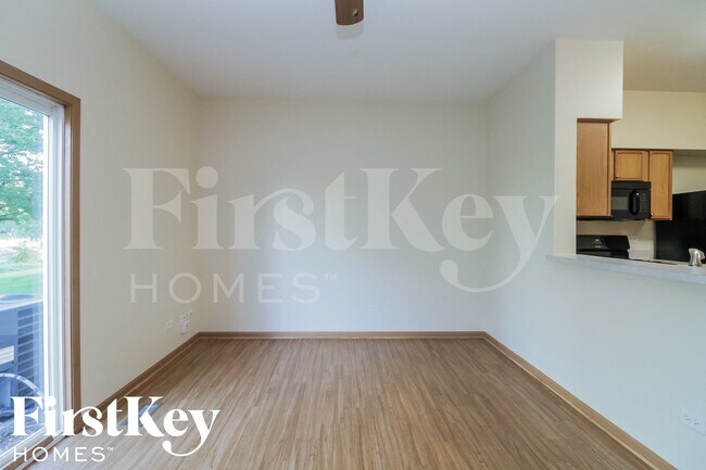 Building Photo - 2408 Oak Tree Ln