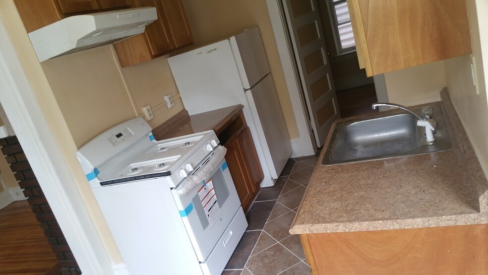 Building Photo - 315 McClellan St