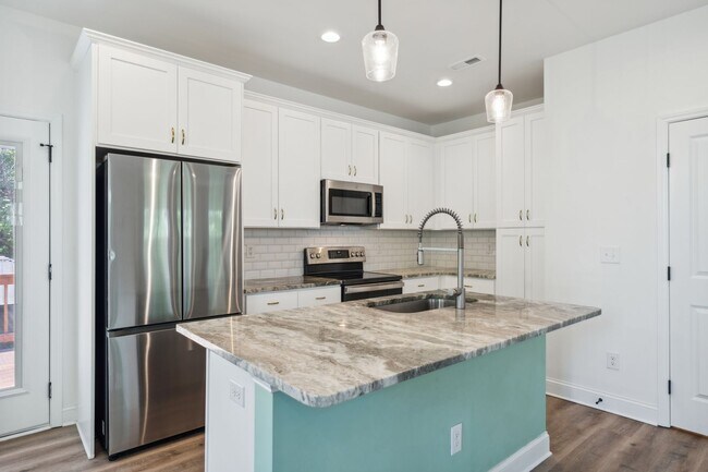 Building Photo - 2804 Cannada Ave