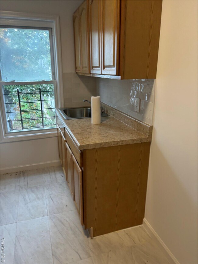 Building Photo - 10-59 McBride St