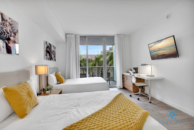 Building Photo - 2602 E Hallandale Beach Blvd