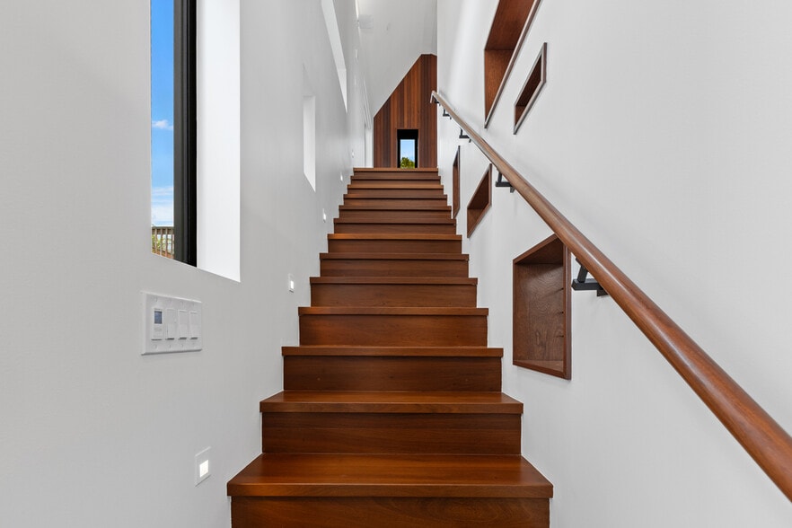 Detailed stairway up to great room. - 4638 Del Monte Ave