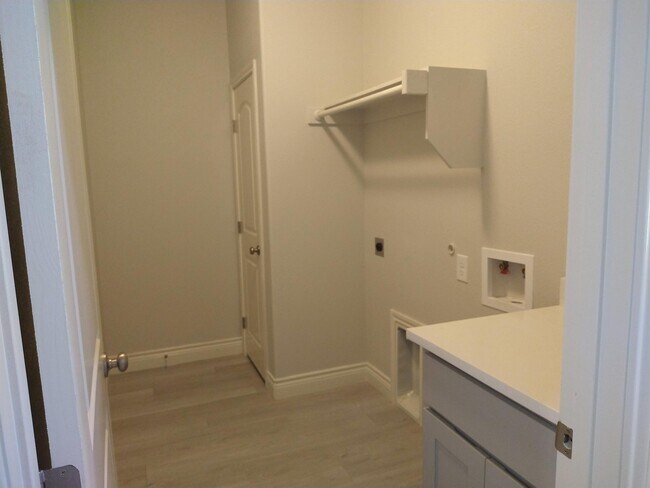 Building Photo - 1000 Wooded Holw Ct