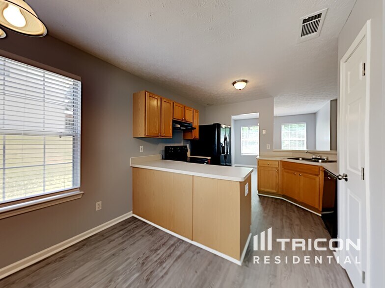 Building Photo - 737 Baskins Cir