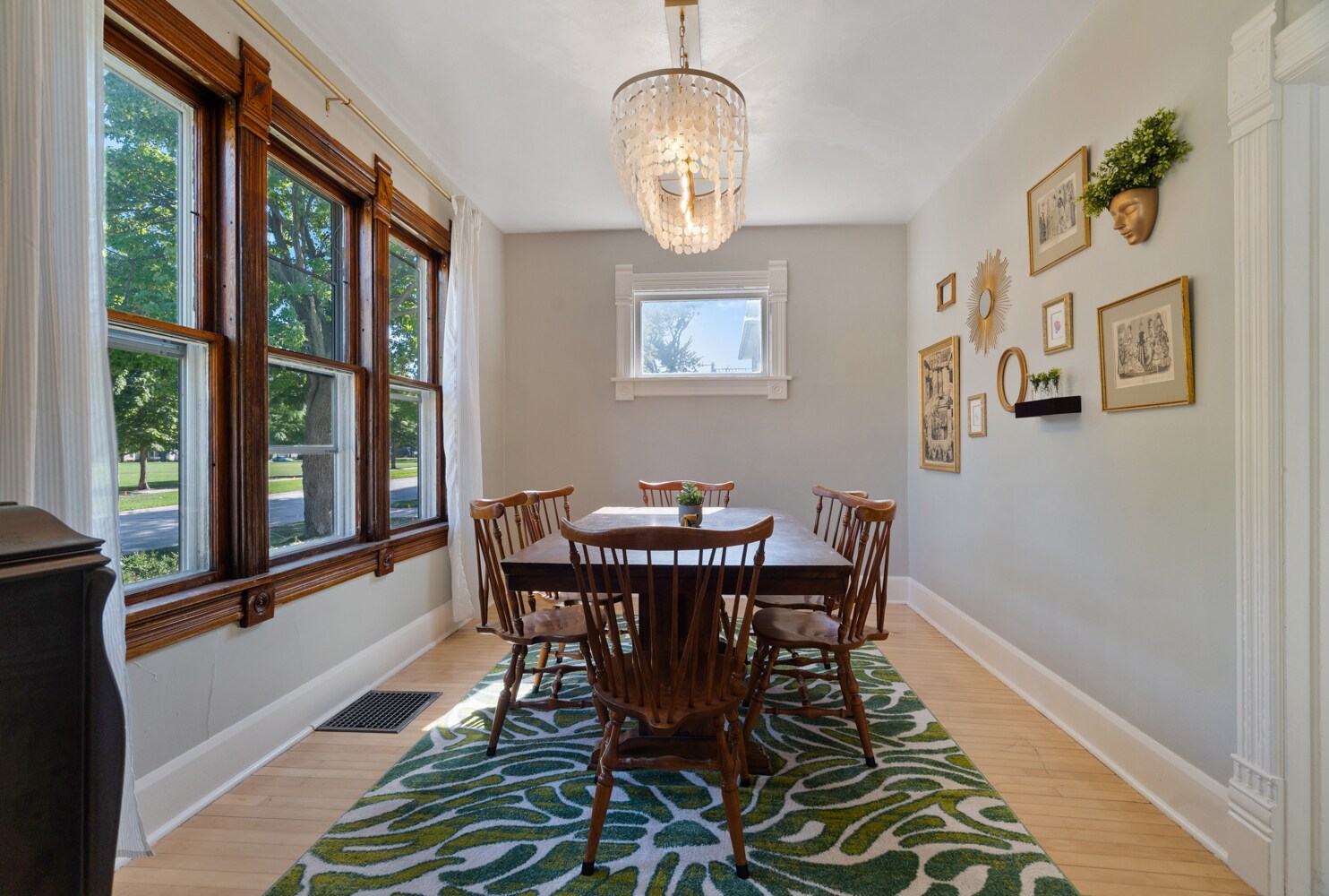 Building Photo - 1028 Porlier St