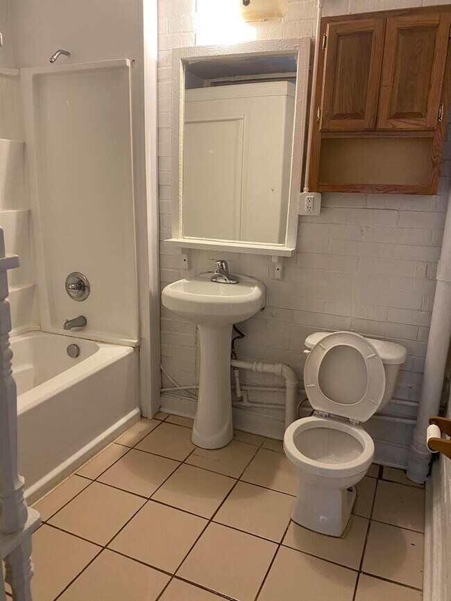 Building Photo - 428 W Locust St