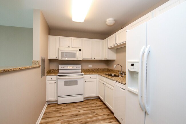 Building Photo - 345 N La Salle Dr