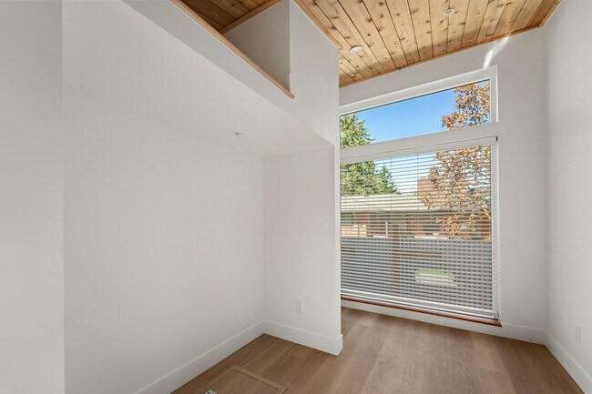 Building Photo - Morris Street Commons Modualr Living! 1/1 Community Living!