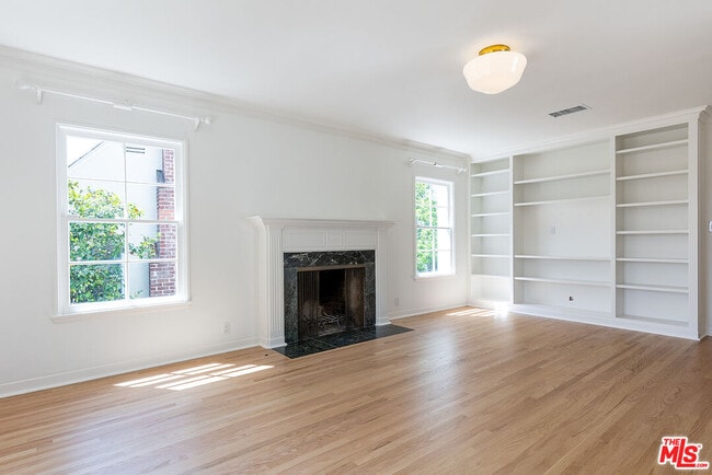 Building Photo - 2091 N Roosevelt Ave