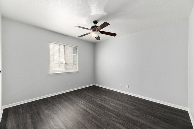 Building Photo - Great for Roommates!