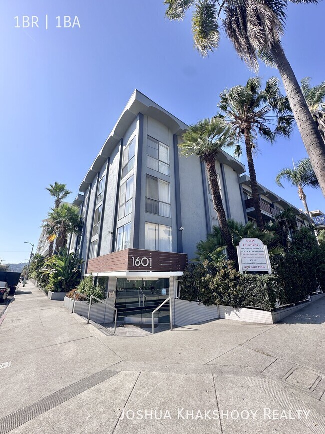 Building Photo - 1603 N Poinsettia Pl