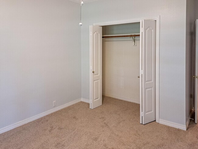 Building Photo - 118 Baywind Dr
