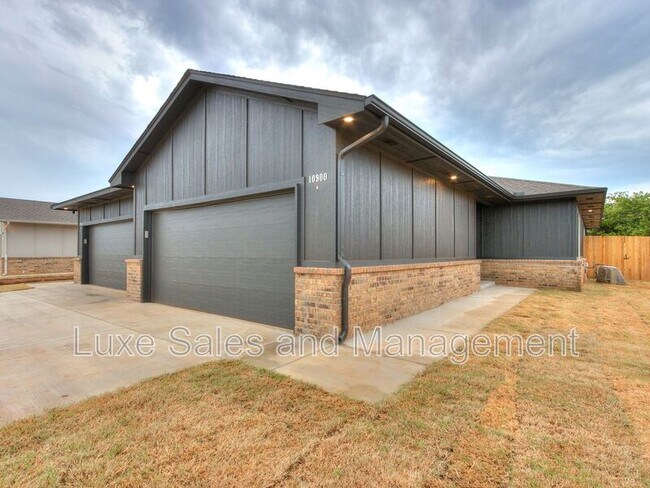Primary Photo - 10908 Oak Holw Ln
