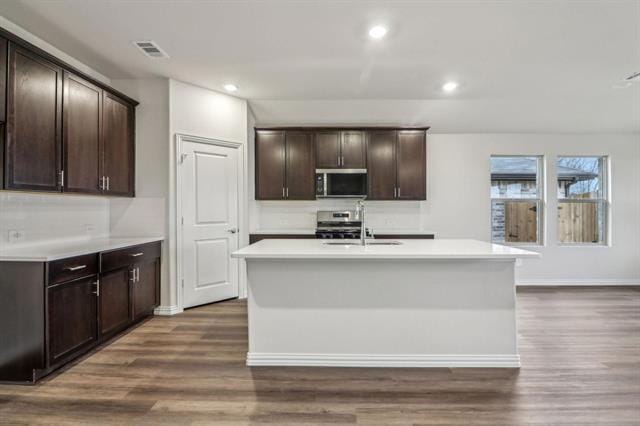 Building Photo - 711 Easthill Dr