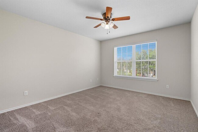 Building Photo - 125 Pine Cove