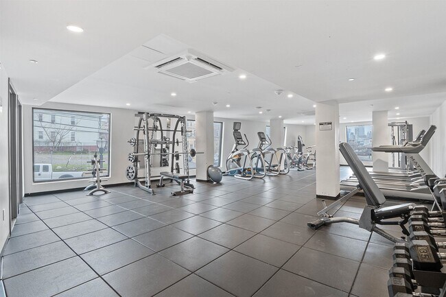 Building Photo - 136-144 Summit Ave