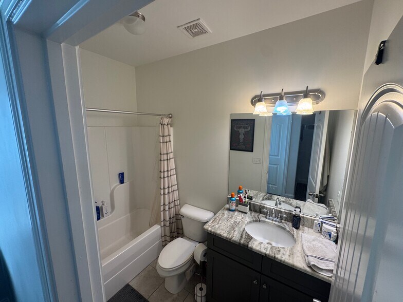 Building Photo - 224 Massee Cir