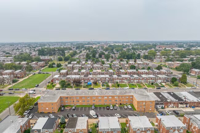 Building Photo - 921 Tyson Ave