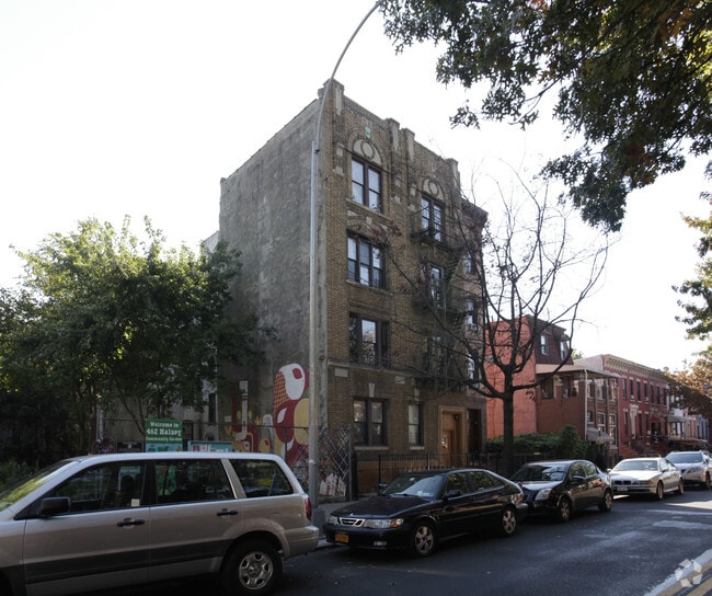 Primary Photo - 460 Halsey St