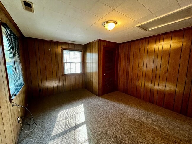 Building Photo - 109 Burlington Dr