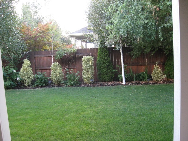 Building Photo - 657 Spring Valley Dr