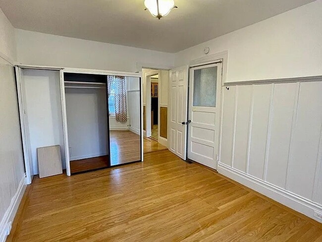 Building Photo - "Charming 2-Bed, 2-Bath Haven in the Heart of San Francisco!"