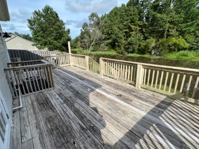Building Photo - 301 Summercreek Cove
